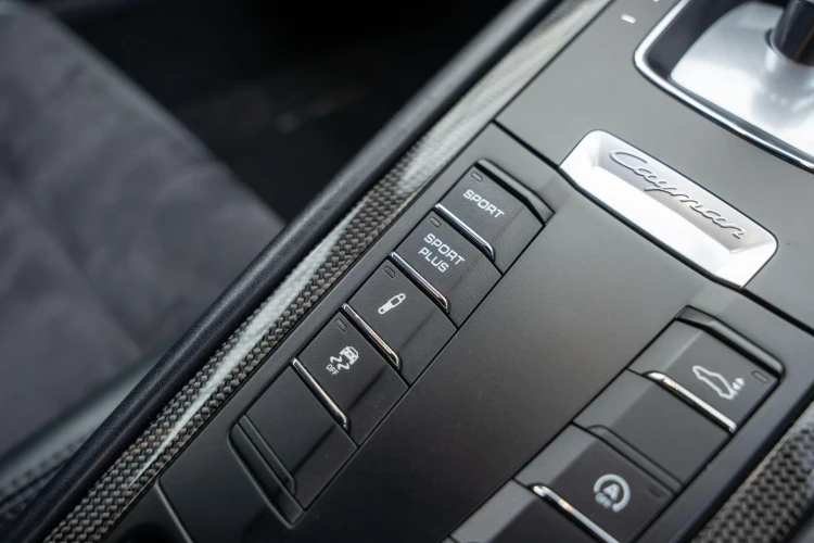 Vehicle Image 32