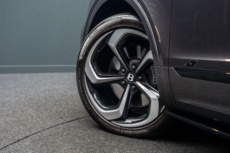 Vehicle Image 13