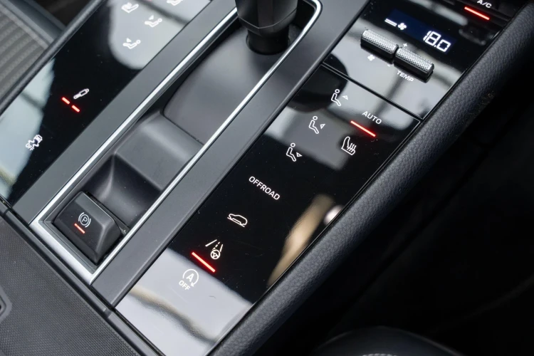Vehicle Image 33