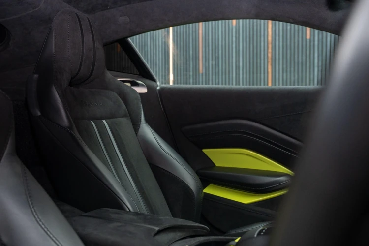 Vehicle Image 14
