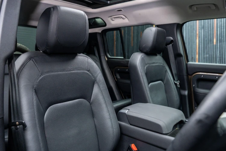 Vehicle Image 12