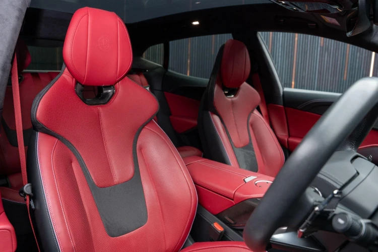 Vehicle Image 12