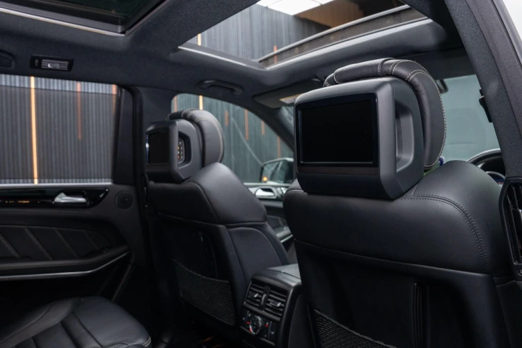 Vehicle Image 12