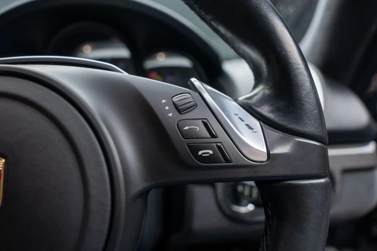 Vehicle Image 25