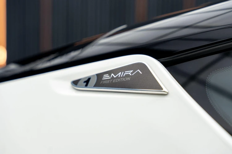 Vehicle Image 25