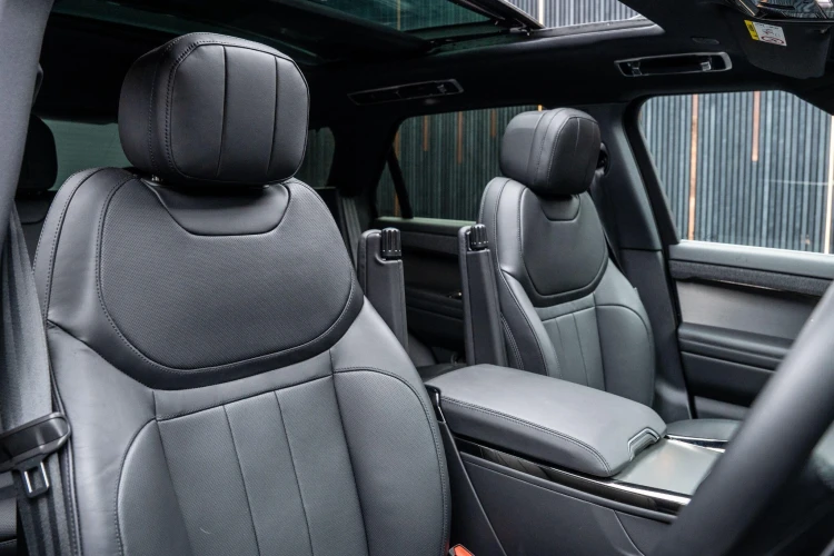 Vehicle Image 12