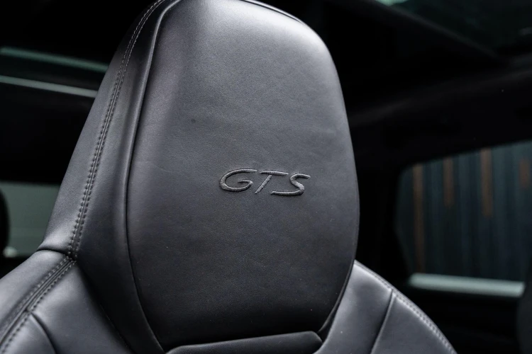 Vehicle Image 36