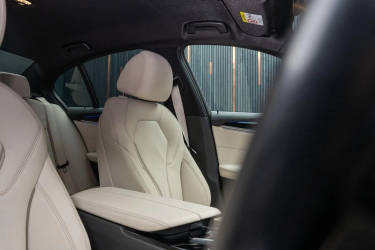 Vehicle Image 37