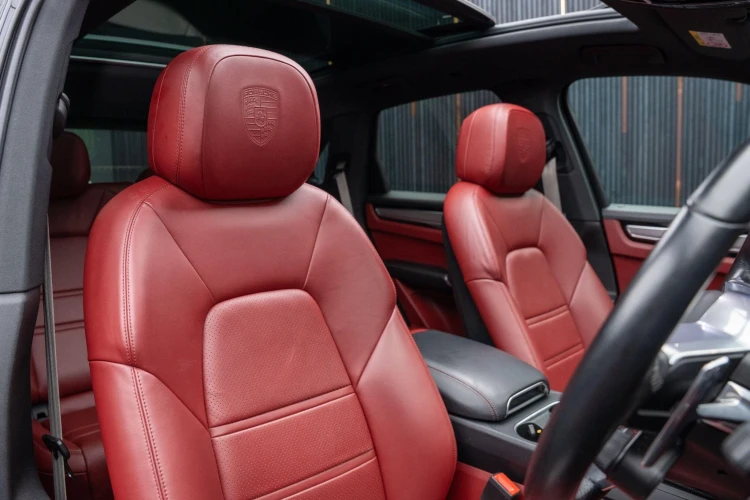 Vehicle Image 12