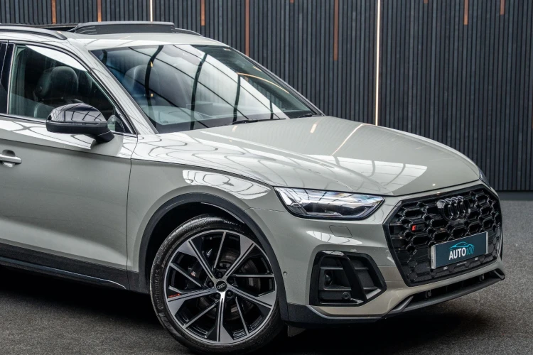 Vehicle Image 9