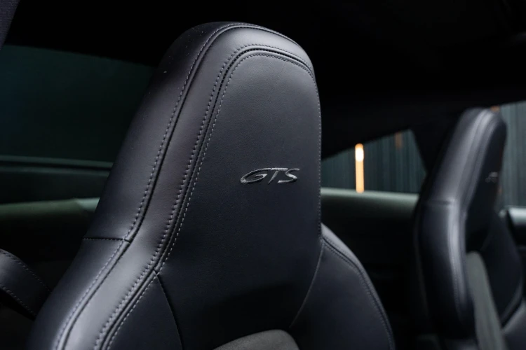 Vehicle Image 32