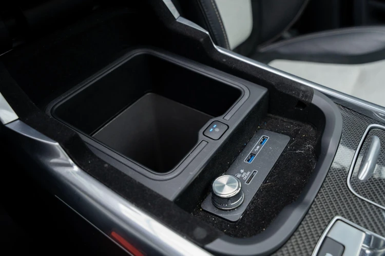 Vehicle Image 30