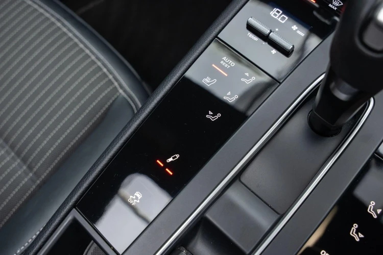 Vehicle Image 35
