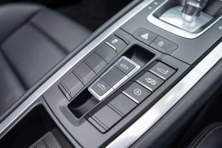 Vehicle Image 30