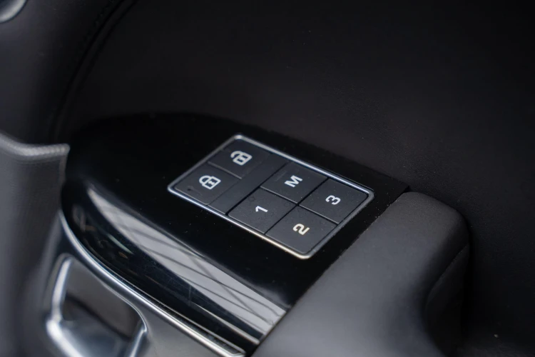 Vehicle Image 35