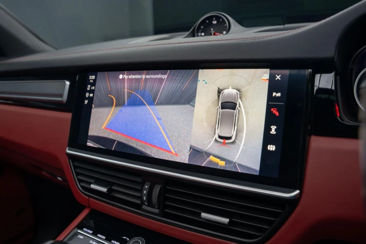 Vehicle Image 8