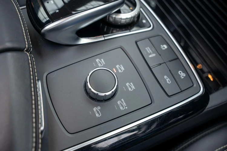 Vehicle Image 30