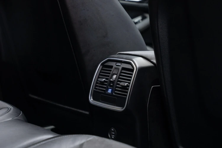 Vehicle Image 33