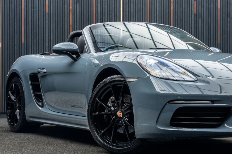 Vehicle Image 11