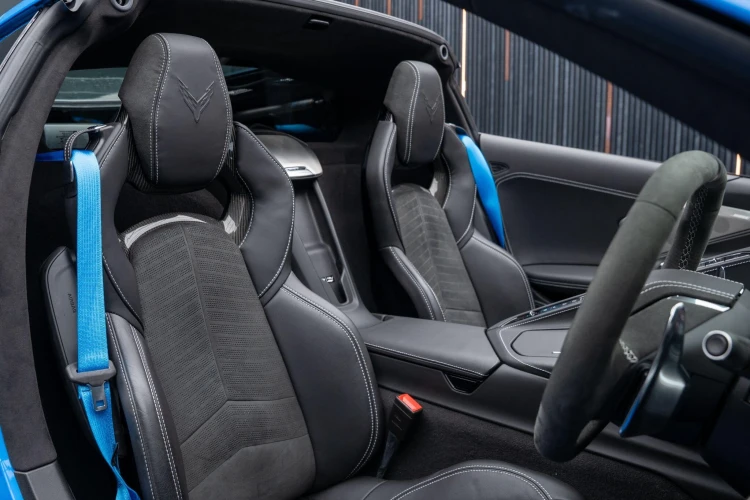 Vehicle Image 12