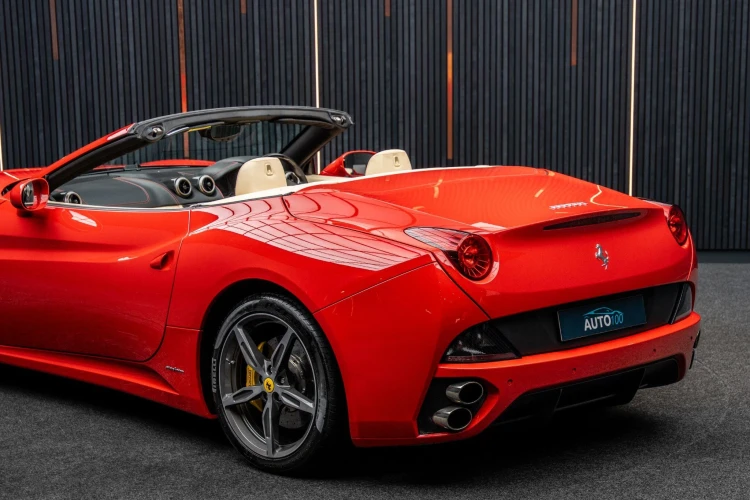 Vehicle Image 23