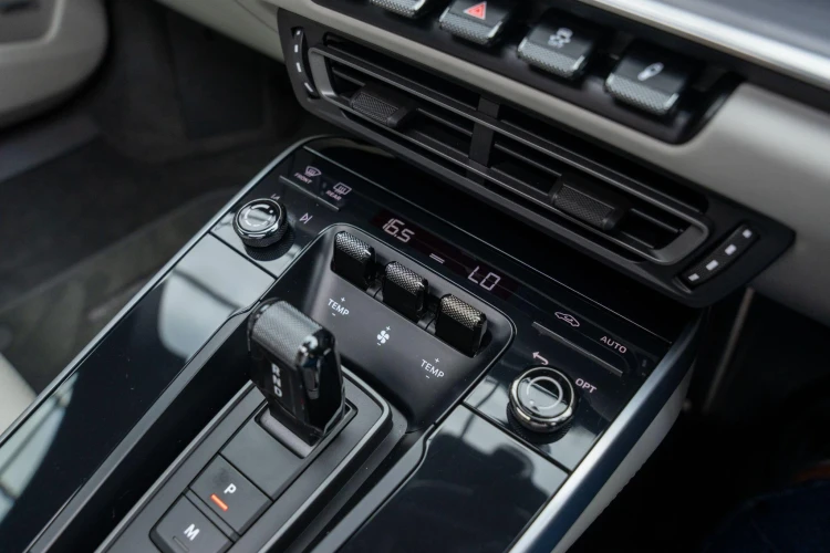 Vehicle Image 30