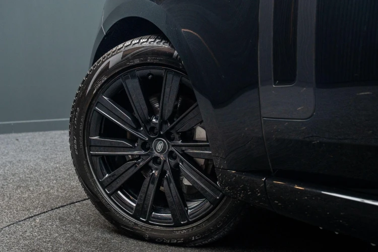 Vehicle Image 13