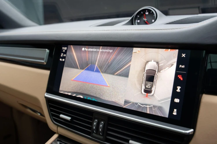 Vehicle Image 10