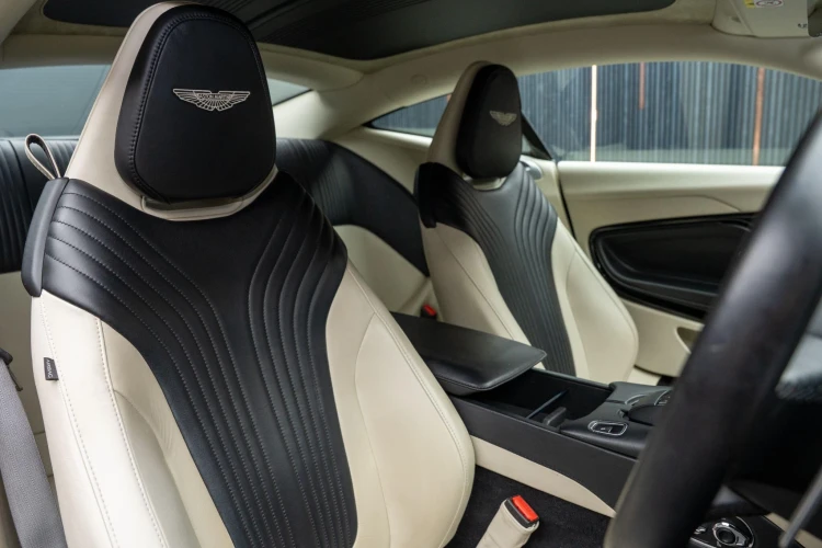 Vehicle Image 12