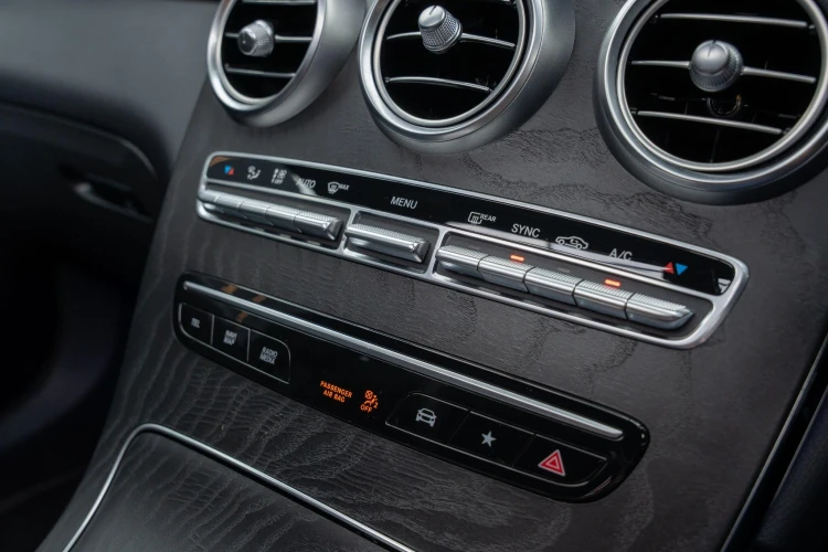 Vehicle Image 32