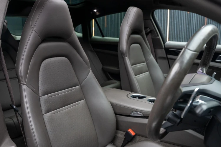 Vehicle Image 12