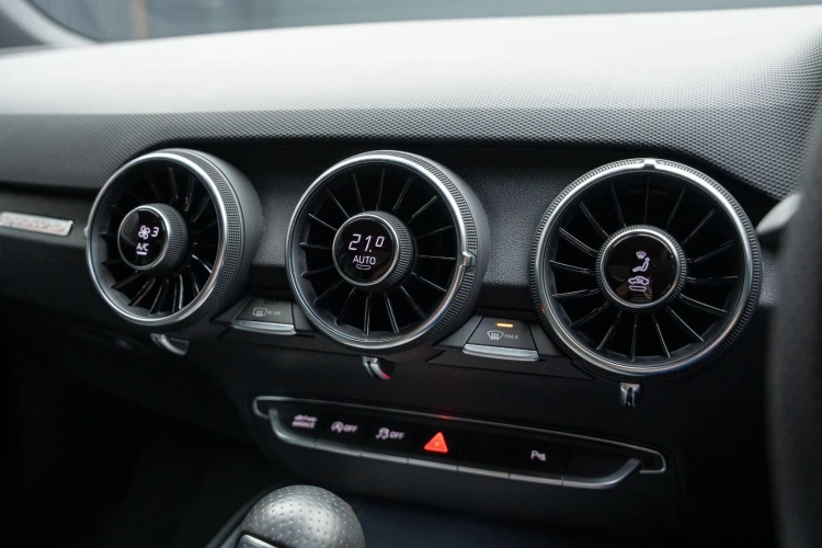 Vehicle Image 30