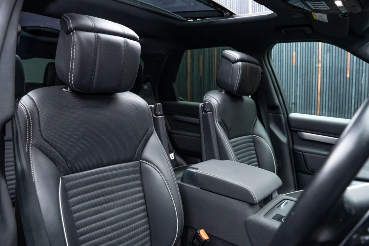 Vehicle Image 12