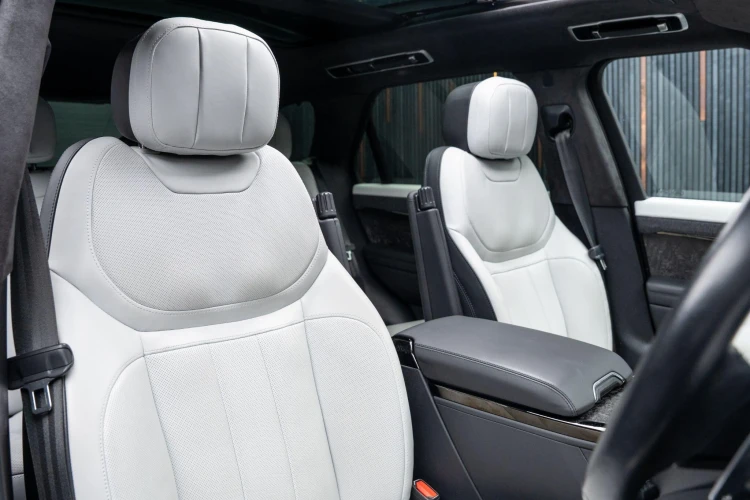 Vehicle Image 12