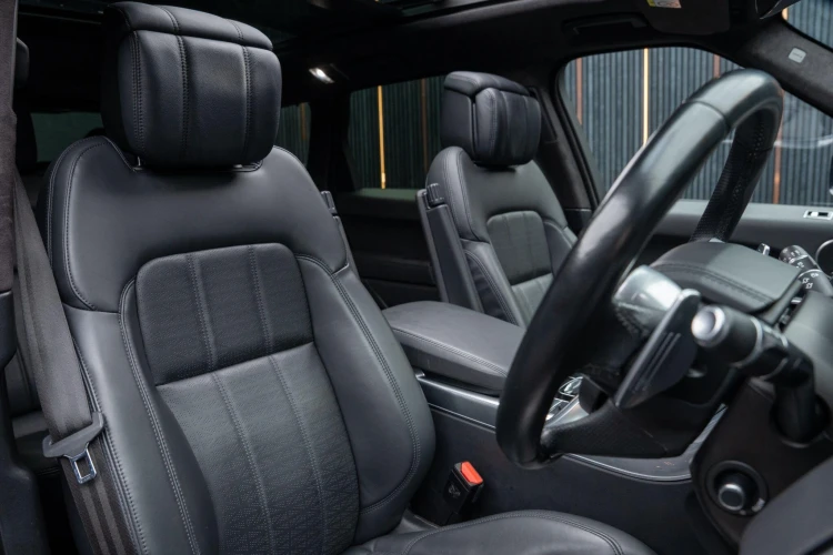 Vehicle Image 12