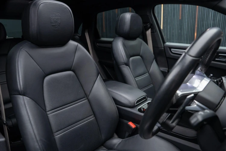 Vehicle Image 12