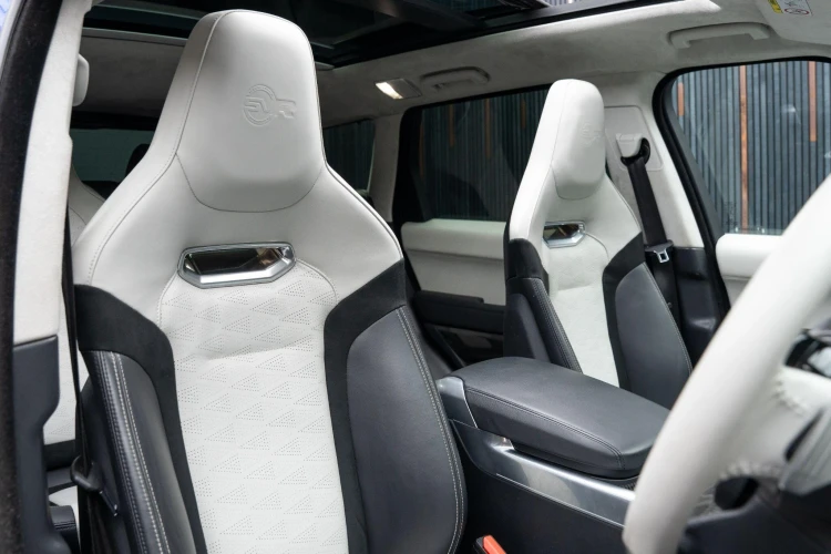 Vehicle Image 12