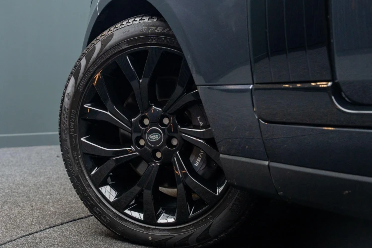 Vehicle Image 13