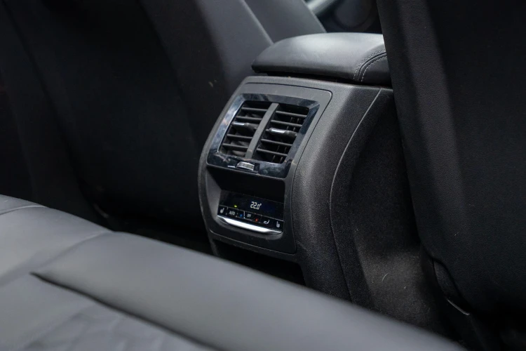 Vehicle Image 38