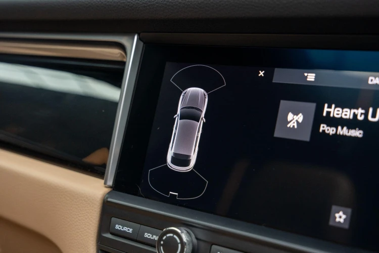 Vehicle Image 8