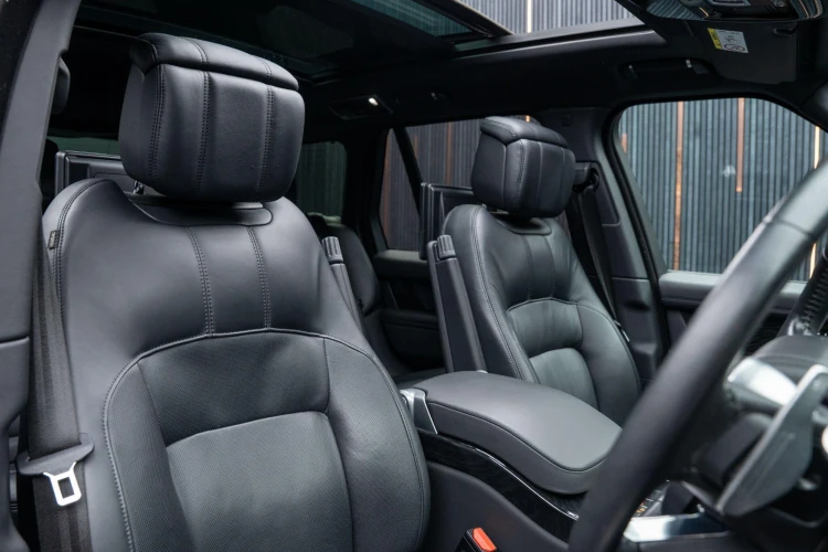 Vehicle Image 12