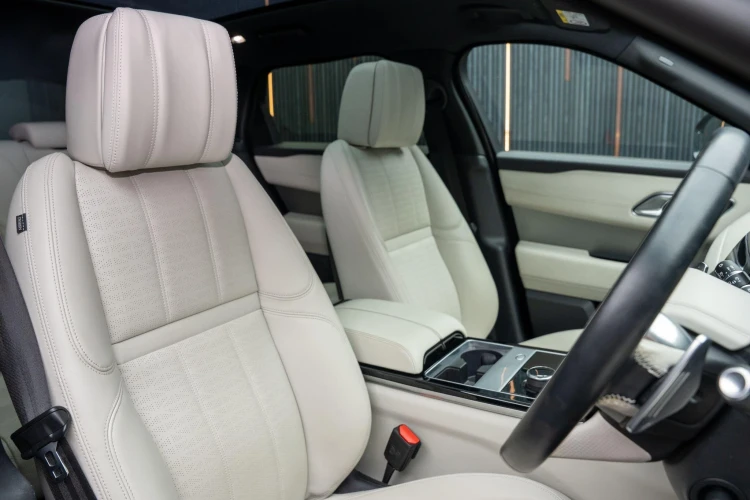 Vehicle Image 21