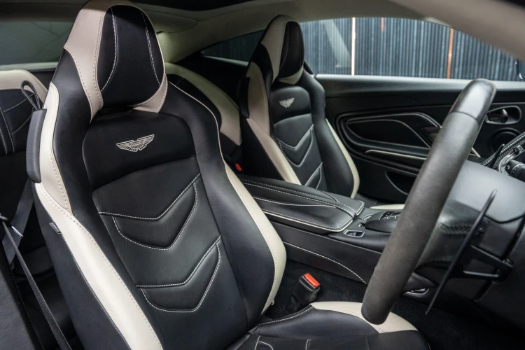 Vehicle Image 12