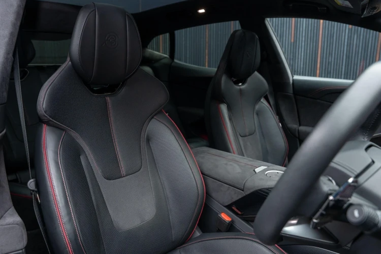 Vehicle Image 12