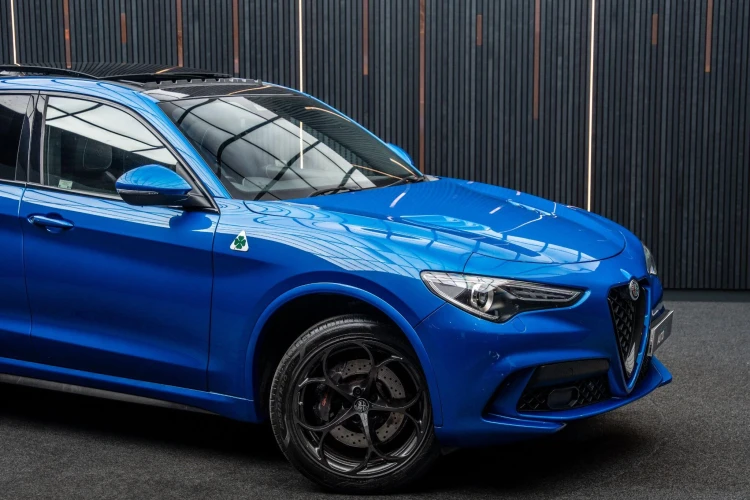 Vehicle Image 9