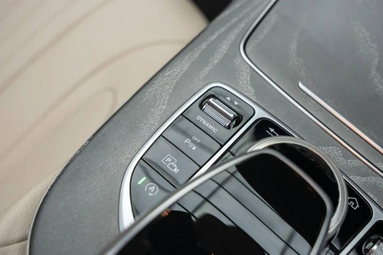 Vehicle Image 30