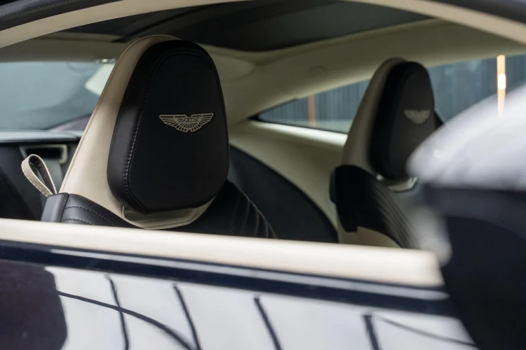 Vehicle Image 32