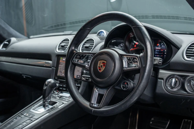 Vehicle Image 4