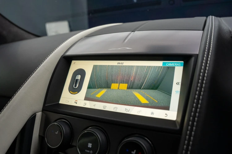 Vehicle Image 8