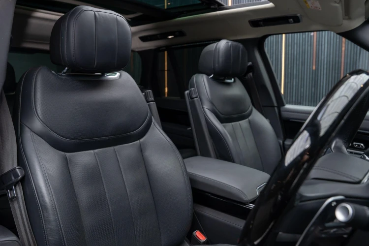 Vehicle Image 12